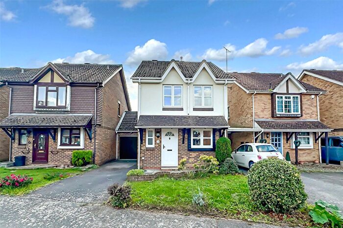2 Bedroom Link Detached House For Sale In Ullswater Drive, Littlehampton, West Sussex, BN17