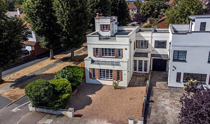 4 Bedroom Semi Detached House For Sale In The Drive, Bexley, DA5