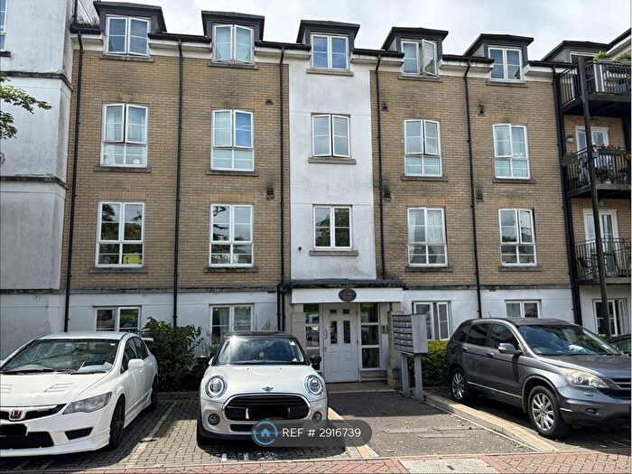 2 Bedroom Flat To Rent In Tudor Way, Knaphill, Woking, GU21