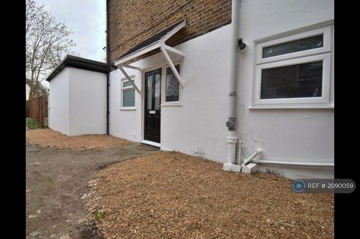 2 Bedroom Flat To Rent In Catford, London, SE6