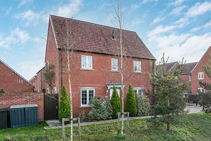 4 Bedroom Link Detached House For Sale In Epsom Way, Bicester, OX26