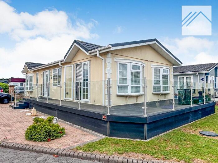 2 Bedroom Park Home For Sale In Kingsmere Close, Canvey Island, SS8
