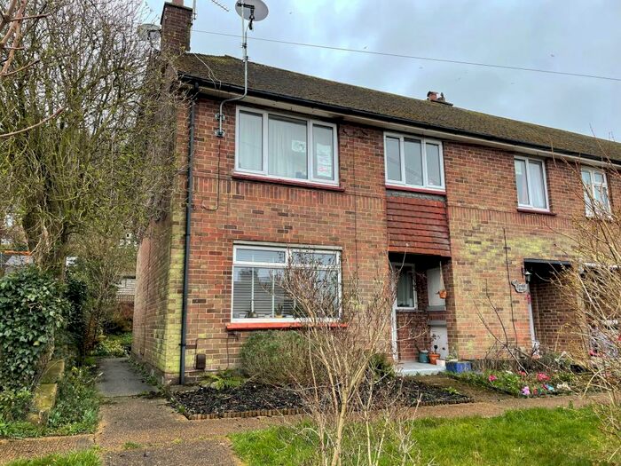 1 Bedroom Flat To Rent In Target Firs, Temple Ewell, CT16