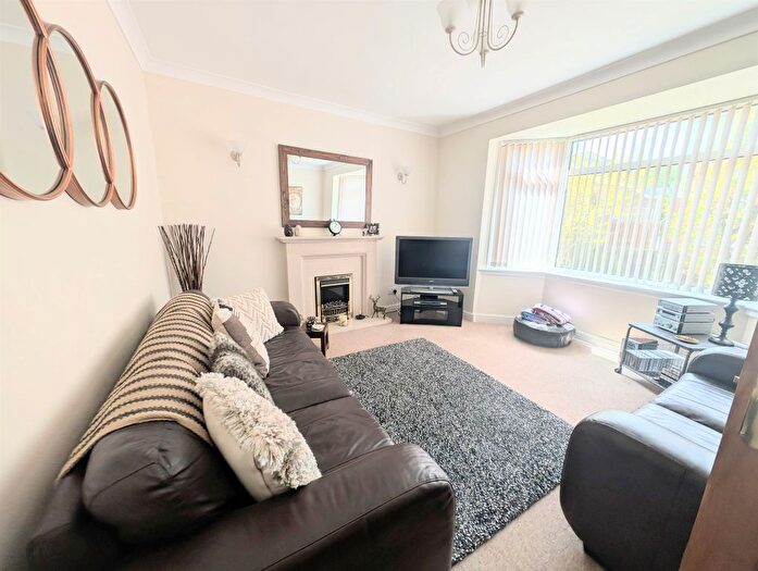 3 Bedroom End Of Terrace House For Sale In Goddard Avenue, Hull, HU5