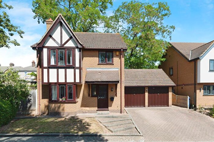 4 Bedroom Detached House For Sale In High View Gardens, Grays, RM17