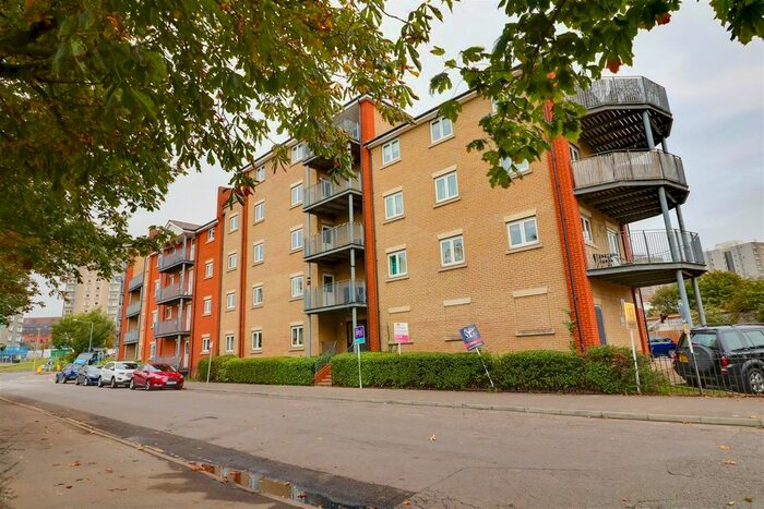 2 Bedroom Flat To Rent In Thames Road, Grays RM17