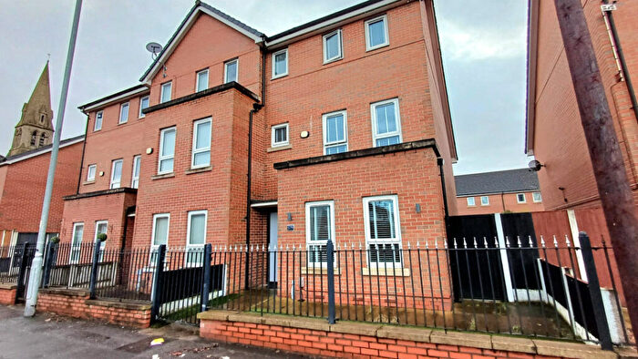 3 Bedroom End Of Terrace House For Sale In Liverpool Street, Salford, M6