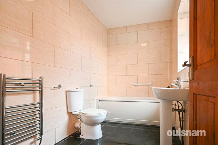 3 Bedroom Terraced House For Sale In Beakes Road, Smethwick, West Midlands, B67