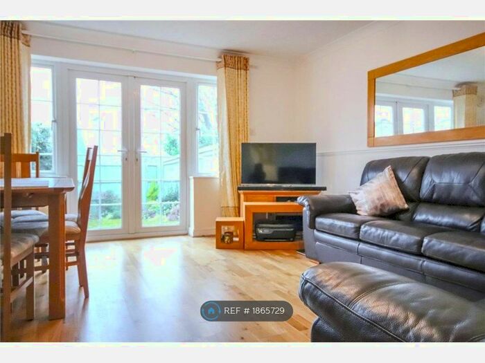 3 Bedroom Terraced House To Rent In Greenham Wood, Bracknell, RG12