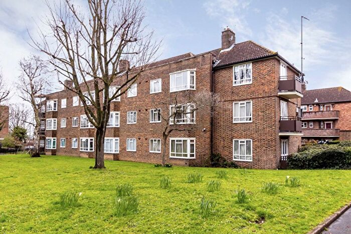 1 Bedroom Flat To Rent In Toland Square, Putney, SW15