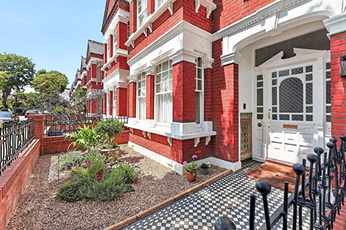 4 Bedroom Semi-Detached House For Sale In Wavendon Avenue, London, W4