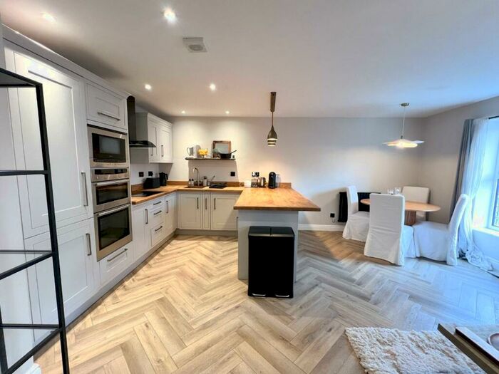 2 Bedroom Flat To Rent In Liverpool Road, Manchester, M3