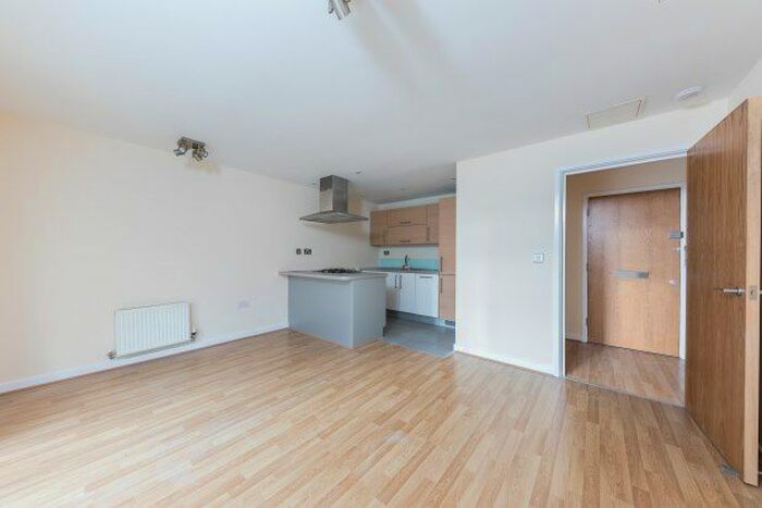 1 Bedroom Flat To Rent In Queen Mary Avenue, London, E18