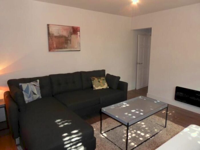 2 Bedroom Flat To Rent In Lark Lane, Liverpool, Merseyside, L17