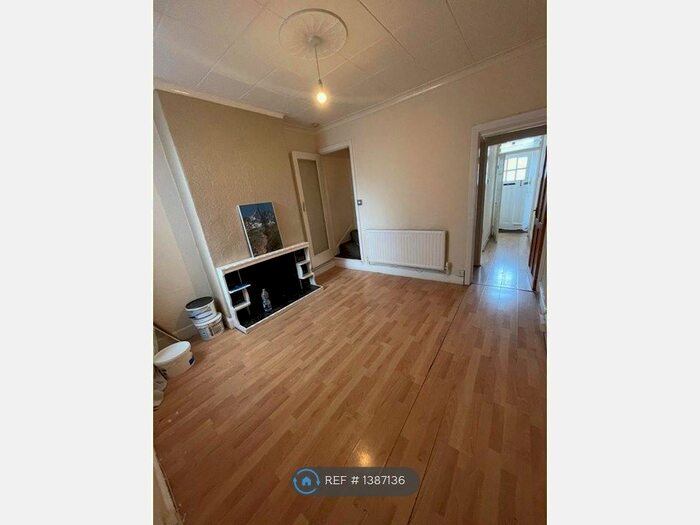 3 Bedroom Terraced House To Rent In Solihull Road, Birmingham, B11