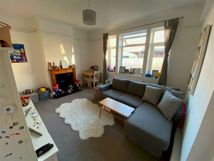 1 Bedroom Flat To Rent In Ravenslea Road, London, SW12