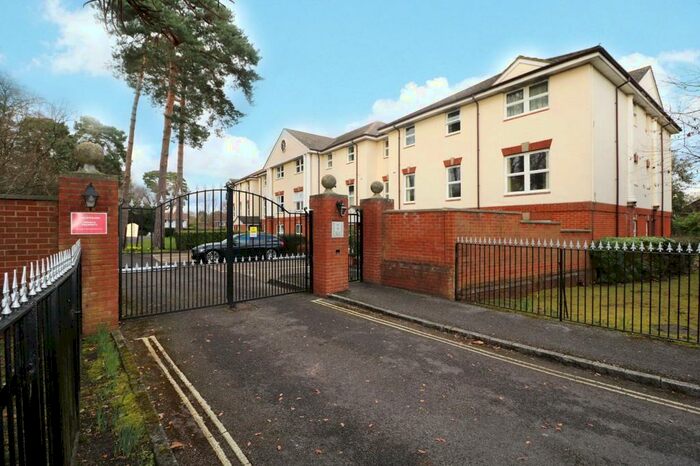 2 Bedroom Apartment To Rent In The Byfrons, Boundary Road, Farnborough, Hampshire, GU14