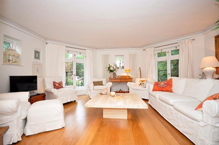 3 Bedroom Flat To Rent In Fitzjohns Avenue, Hampstead Village, NW3