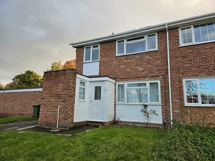 3 Bedroom Semi-Detached House To Rent In Primrose Close, Purley On Thames, RG8