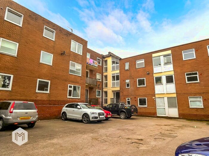 2 Bedroom Flat To Rent In Hill View Court, Bolton, BL1