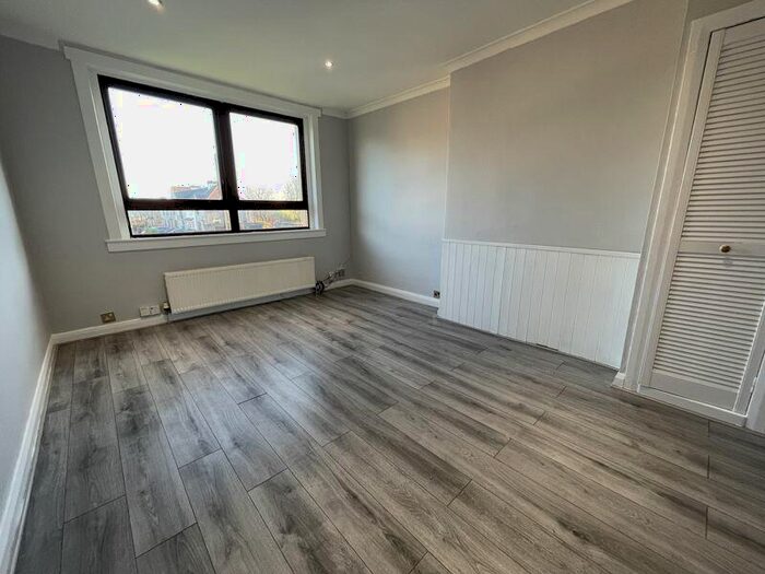 3 Bedroom Flat To Rent In Broomyknowe Drive, Deans, Livingston, EH54