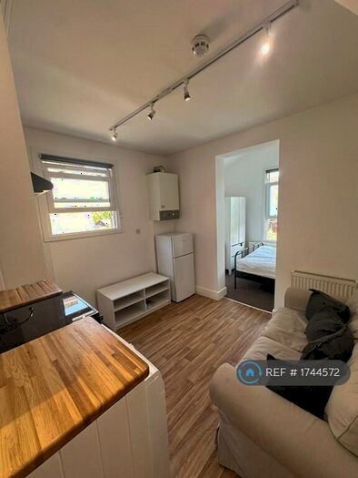 1 Bedroom Flat To Rent In Abbotsford Avenue, London, N15
