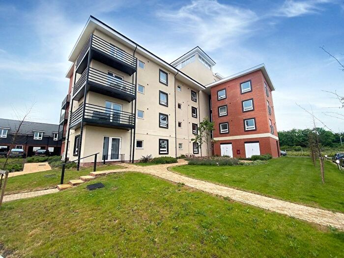 2 Bedroom Flat To Rent In Webster Close, Bracknell, Berkshire, RG12