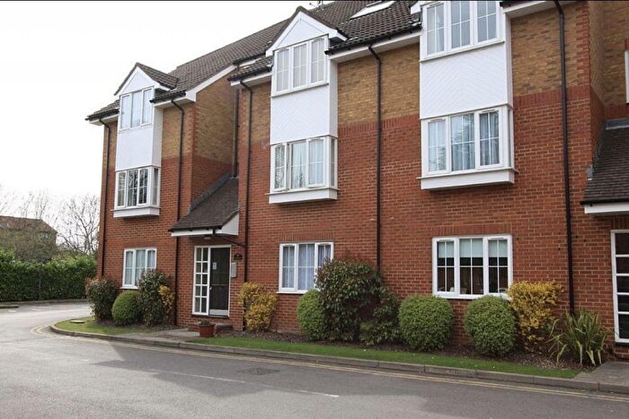 1 Bedroom Flat For Sale In Holm Oak Park, Hagden Lane, Watford, WD18