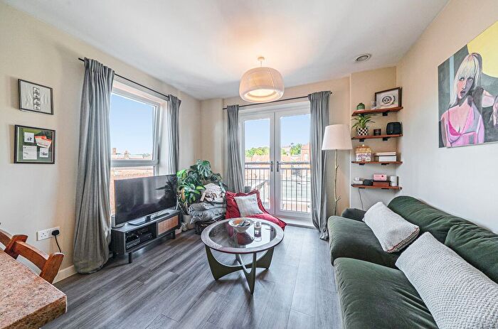 1 Bedroom Flat For Sale In Cambridge Place, Farnham, Surrey, GU9