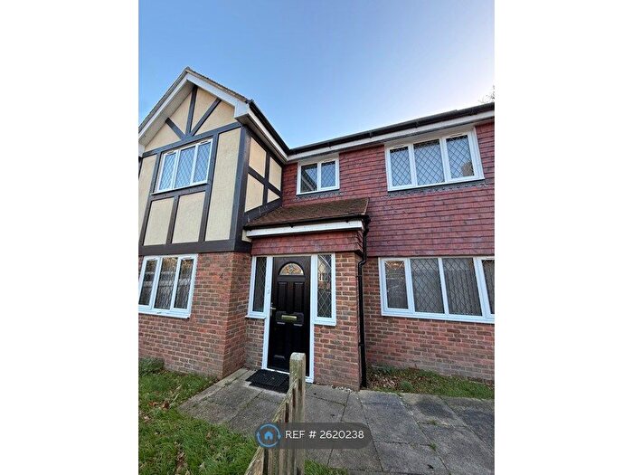 4 Bedroom Detached House To Rent In Paddock View, Lower Horsebridge, Hailsham, BN27