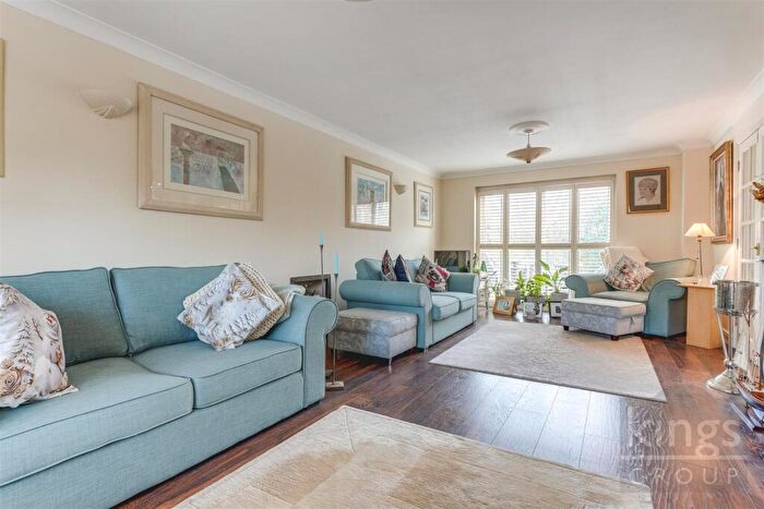 4 Bedroom Detached House For Sale In Haldane Close, Enfield, EN3