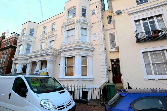 Flat To Rent In York Road, Tunbridge Wells, Kent, TN1