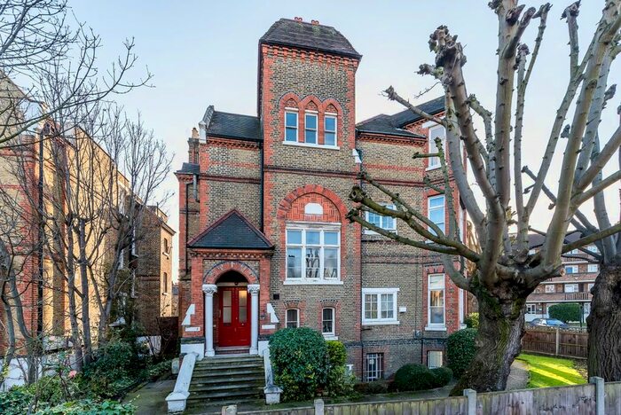 2 Bedroom Flat To Rent In Abbeville Road, London, SW4