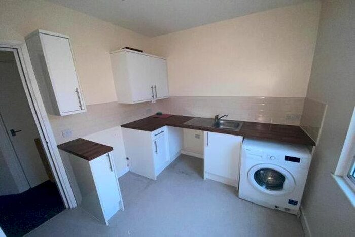 1 Bedroom Flat To Rent In Chapel Ash, Wolverhampton, WV3