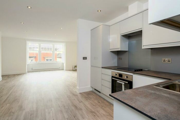 3 Bedroom Flat To Rent In High Street Reigate, RH2