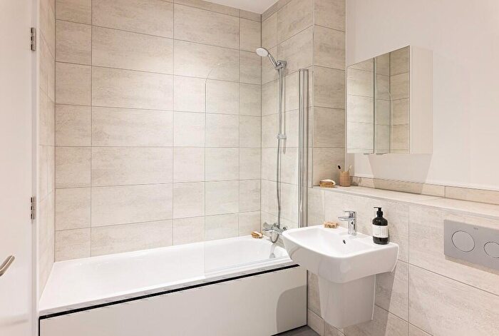 2 Bedroom Apartment To Rent In Two Bedroom Apartment, The Almere, Avebury Boulevard, Central Milton Keynes, Milton Keynes, MK9