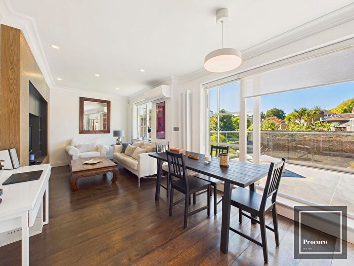 2 Bedroom Flat For Sale In Goldhawk Road, London, W6