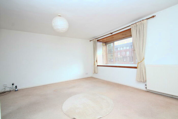 2 Bedroom Flat To Rent In Bardsley Close, Croydon, CR0