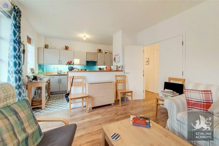 2 Bedroom Apartment To Rent In Watergardens, Roy Square, London, E14