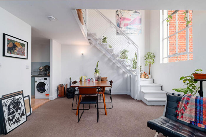 1 Bedroom Flat For Sale In Manor Gardens, London, N7