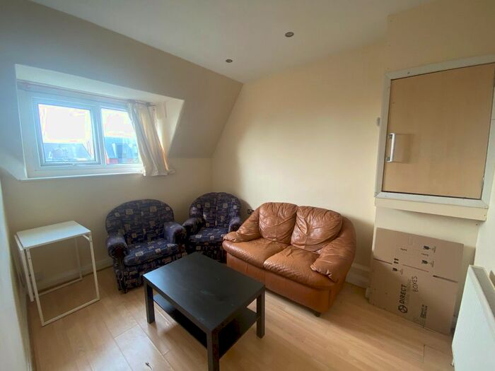 3 Bedroom Flat To Rent In Clarendon Road, Leeds, LS2