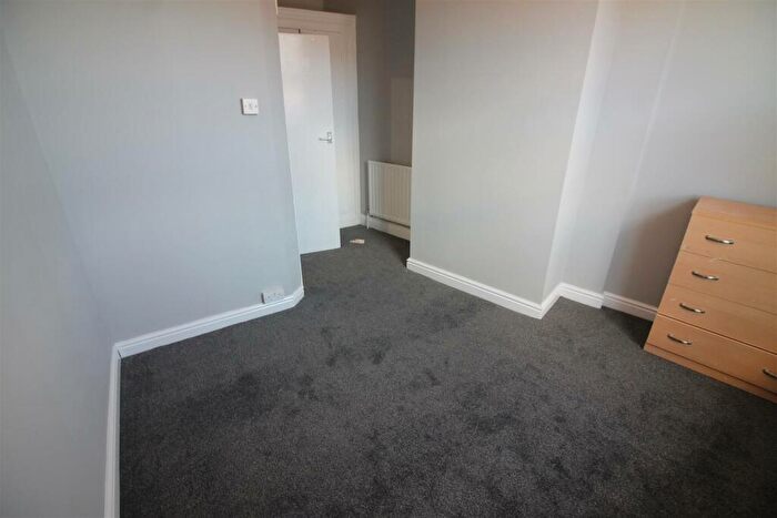 6 Bedroom House To Rent In Royal Park Avenue, Hyde Park, Leeds, LS6
