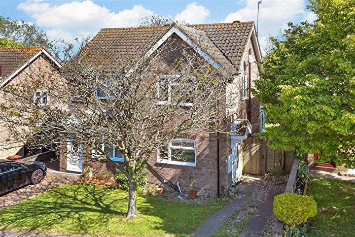 2 Bedroom Semi-detached House For Sale In Aldershot Road, Chatham, Kent, ME5