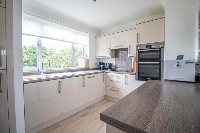 2 Bedroom Flat For Sale In Colbert Avenue, Southend-On-Sea, SS1
