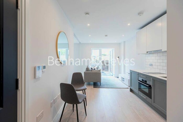 1 Bedroom Flat To Rent In Filmworks Walk, Ealing, W5