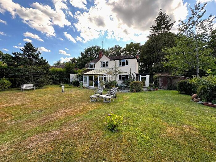 3 Bedroom Detached House For Sale In Knightons Lane, Dunsfold, GU8