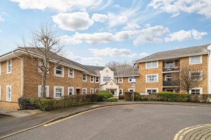 Studio For Sale In International Way, Sunbury-On-Thames, TW16
