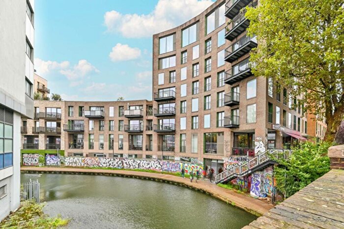 3 Bedroom Flat To Rent In Camden Road, Camden, London, NW1