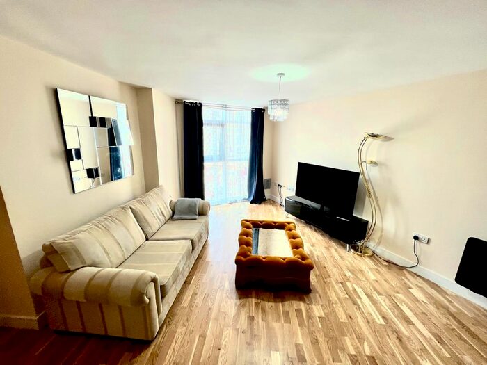 2 Bedroom Flat To Rent In Bute Terrace, Cardiff, CF10