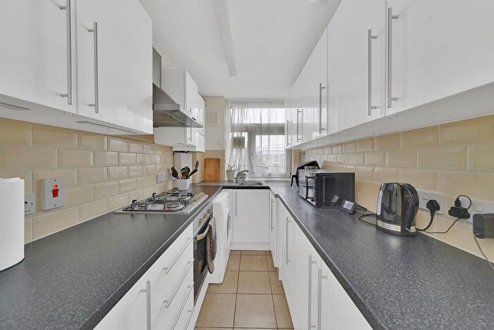 2 Bedroom Flat To Rent In Carnarvon Road, London, E15